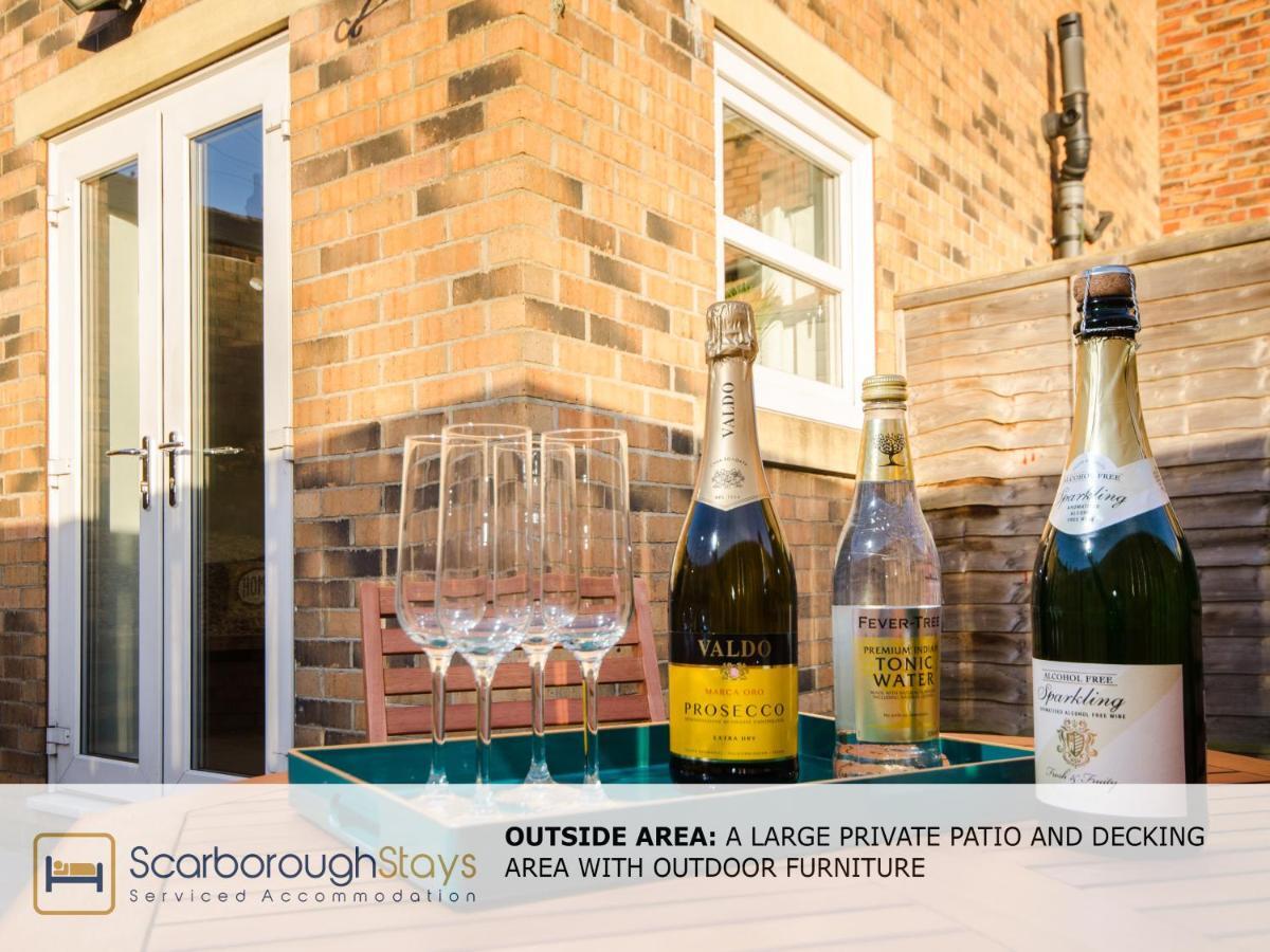Hibernia Place, 3 Bedroom Townhouse With Patio & Seating Area - Free Parking Scarborough Luaran gambar