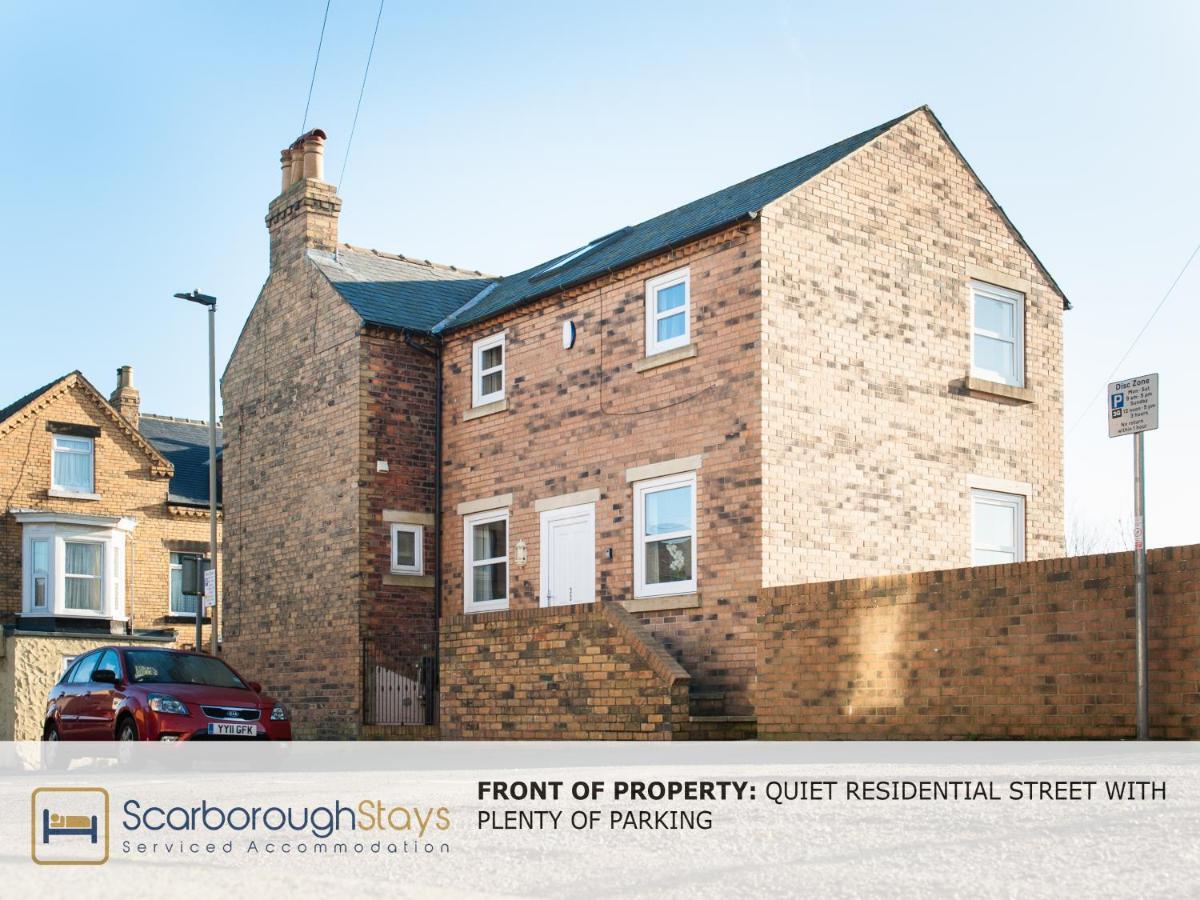 Hibernia Place, 3 Bedroom Townhouse With Patio & Seating Area - Free Parking Scarborough Luaran gambar