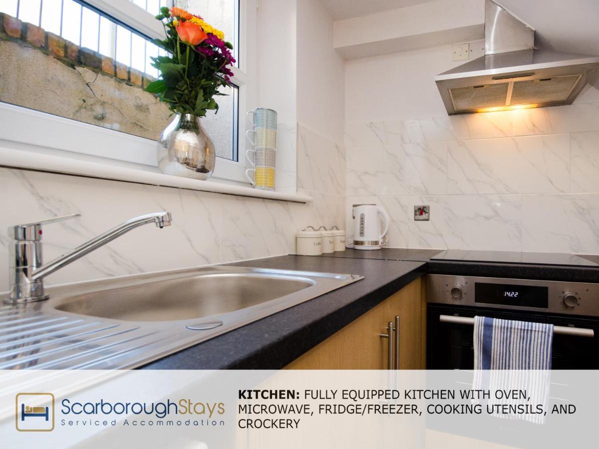 Hibernia Place, 3 Bedroom Townhouse With Patio & Seating Area - Free Parking Scarborough Luaran gambar