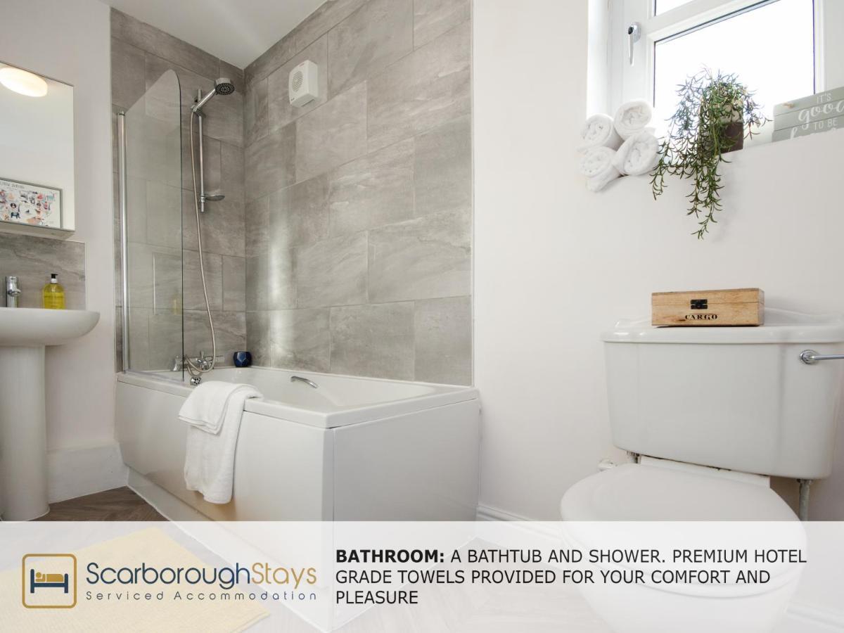 Hibernia Place, 3 Bedroom Townhouse With Patio & Seating Area - Free Parking Scarborough Luaran gambar